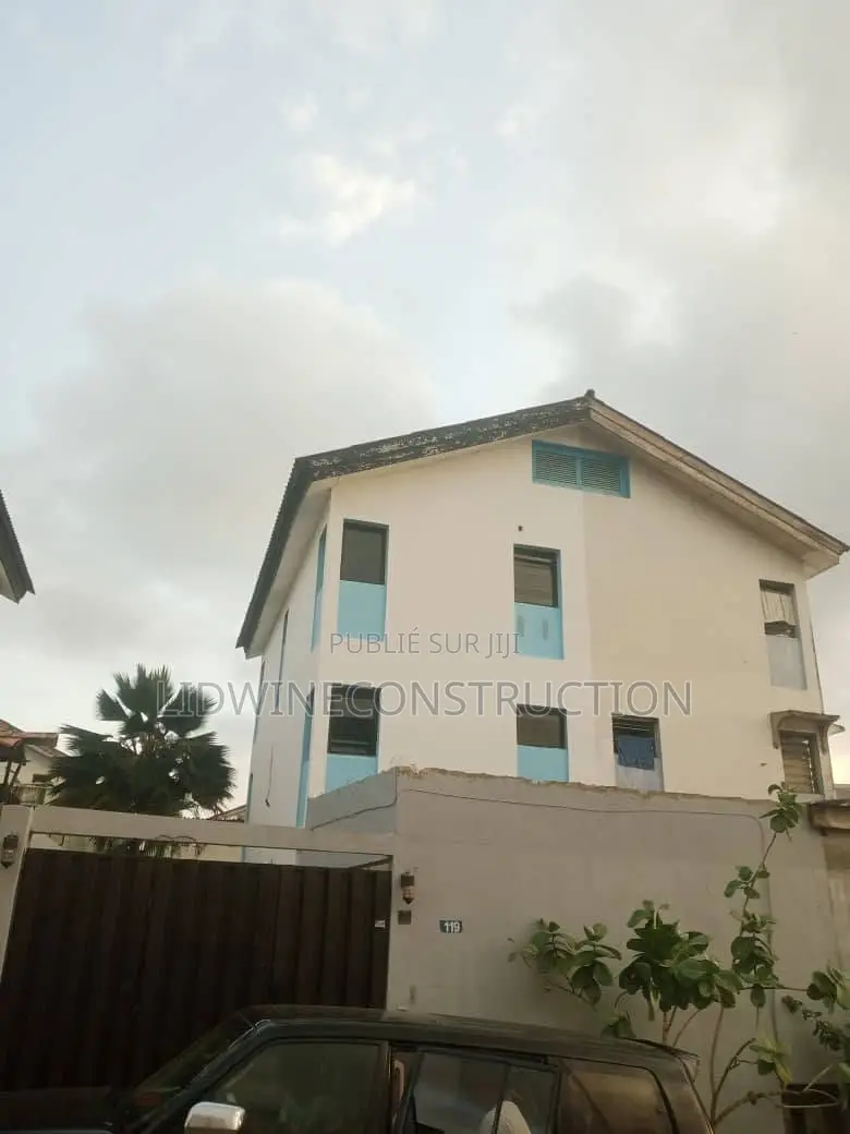 3chbre Villa dans Cocody à Vendre