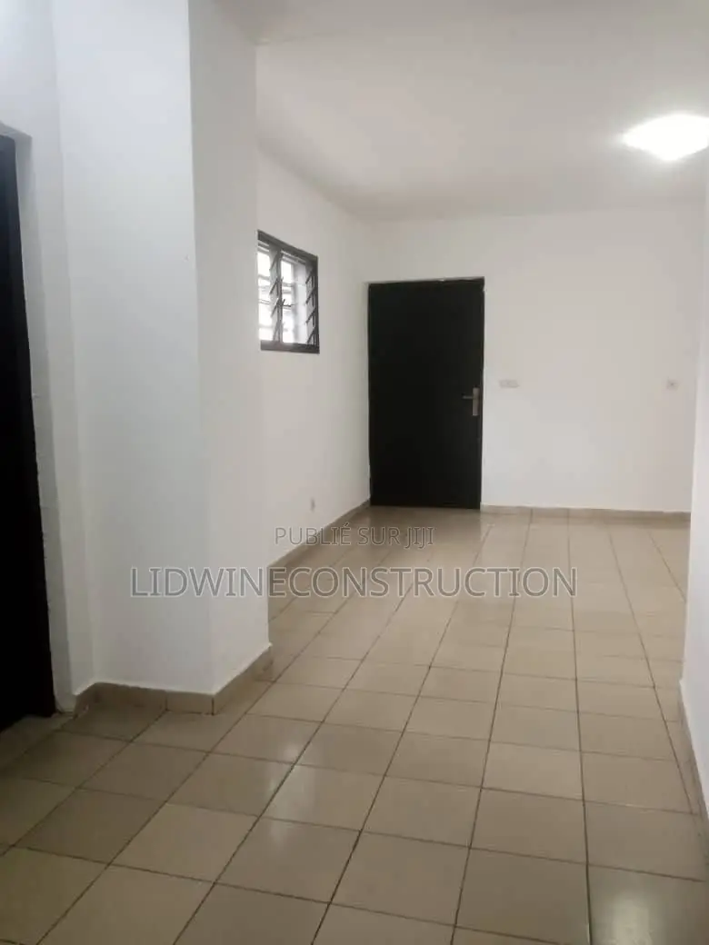 3chbre Villa dans Cocody à Vendre