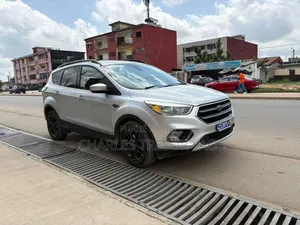 Ford Escape 2018 Gris