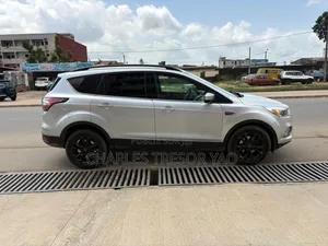 Ford Escape 2018 Gris