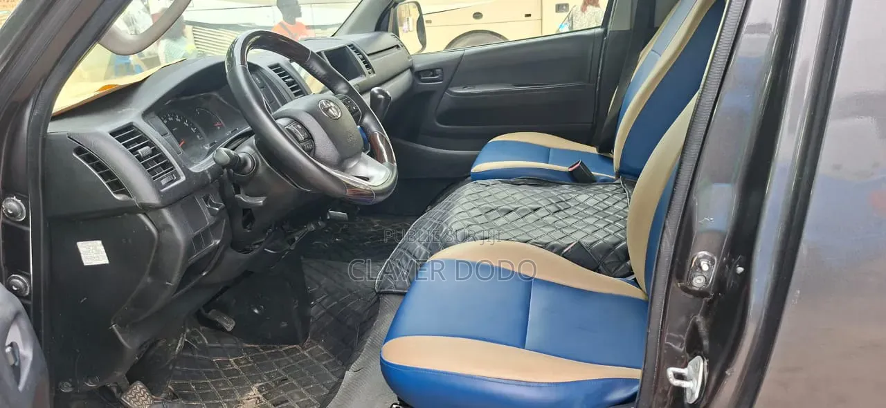 Toyota HiAce 2020 Noir
