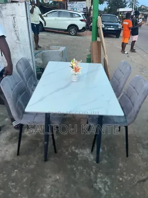 Table À Manger