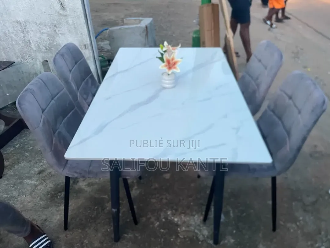 Table À Manger