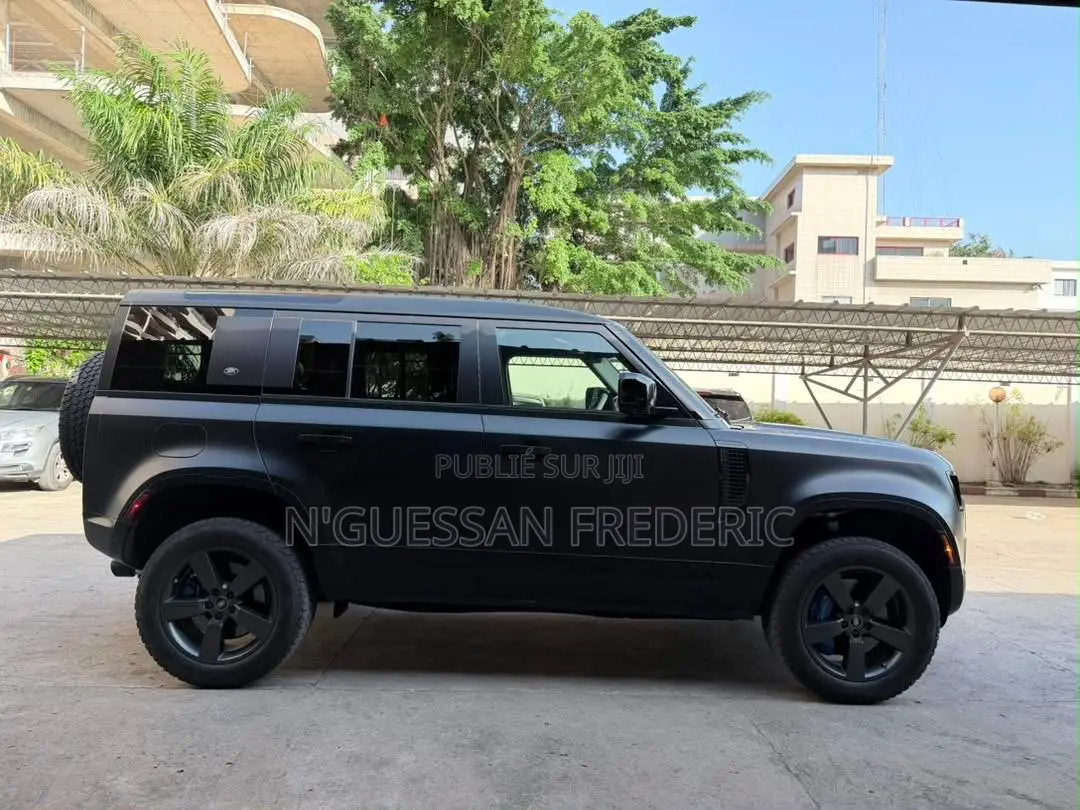 Land Rover Defender V8 2024 Noir