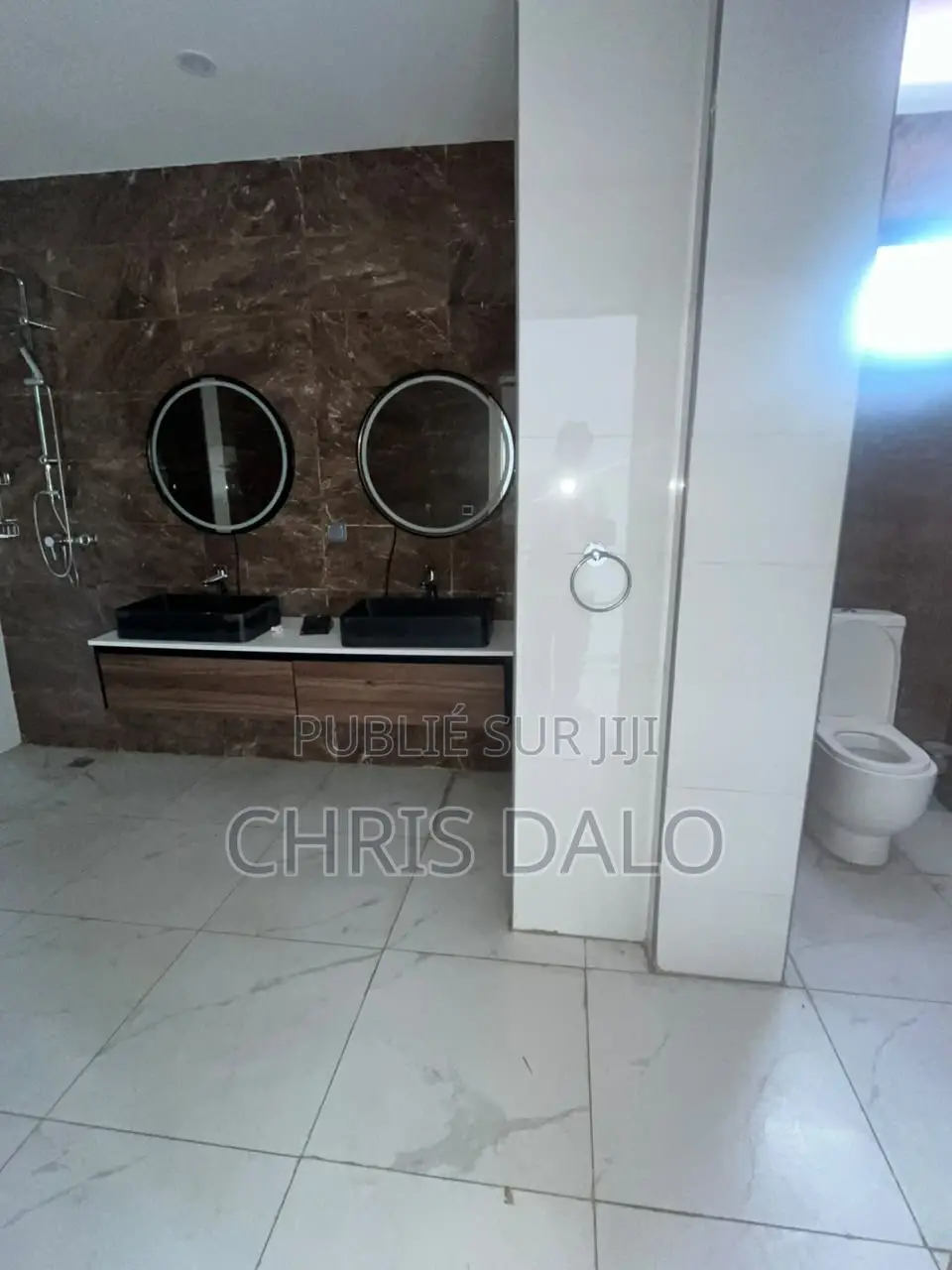 5chbre Duplex dans Djôlo Pierre, Cocody à Louer