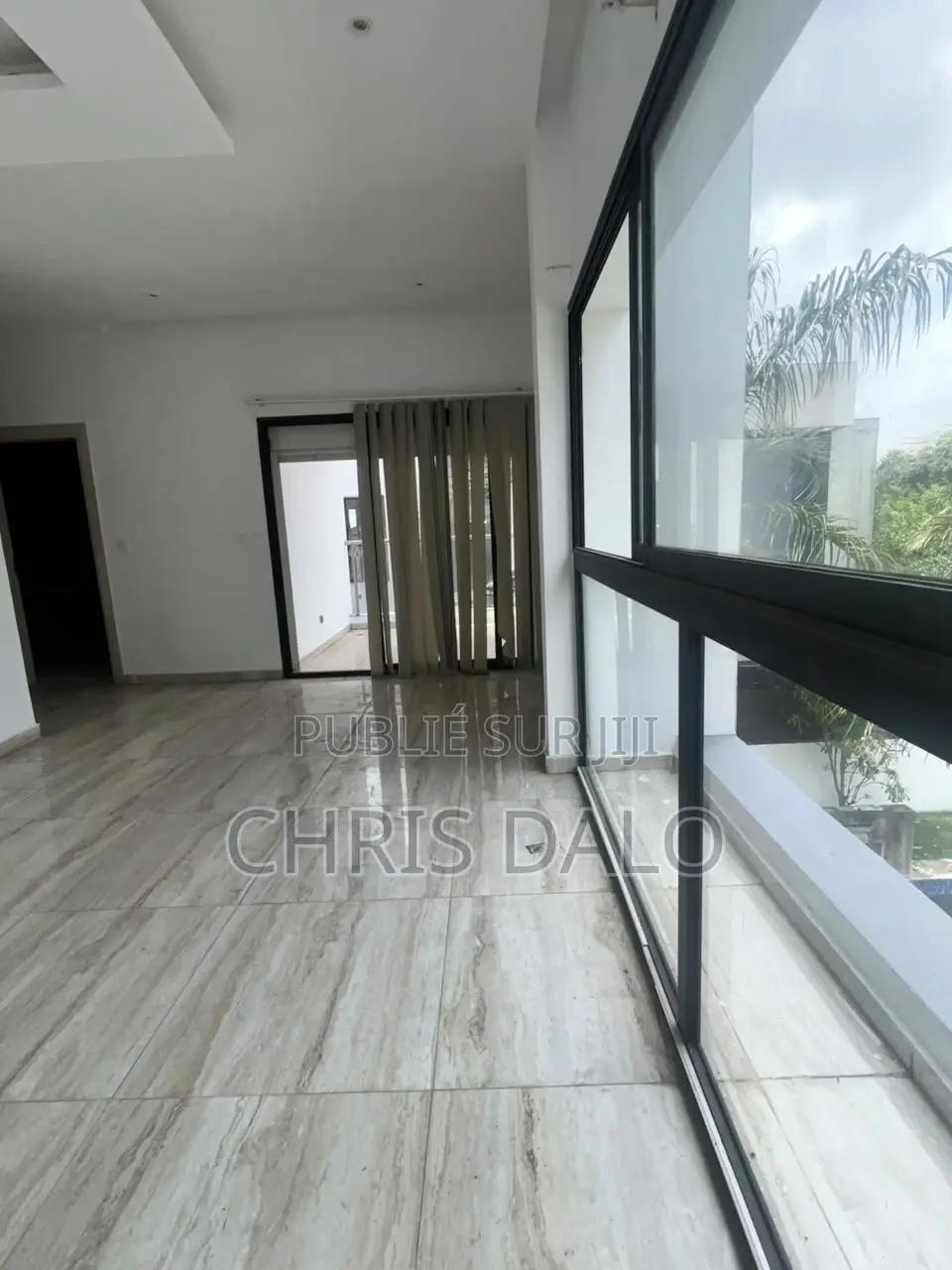 5chbre Duplex dans Djôlo Pierre, Cocody à Louer