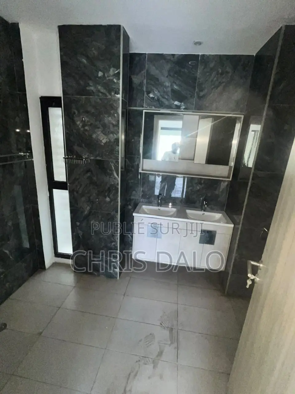 5chbre Duplex dans Djôlo Pierre, Cocody à Louer