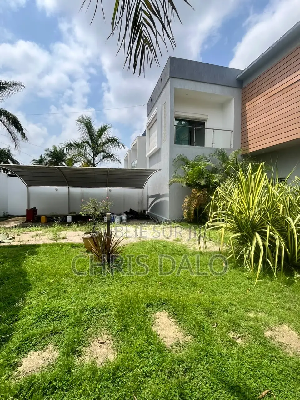 5chbre Duplex dans Djôlo Pierre, Cocody à Louer