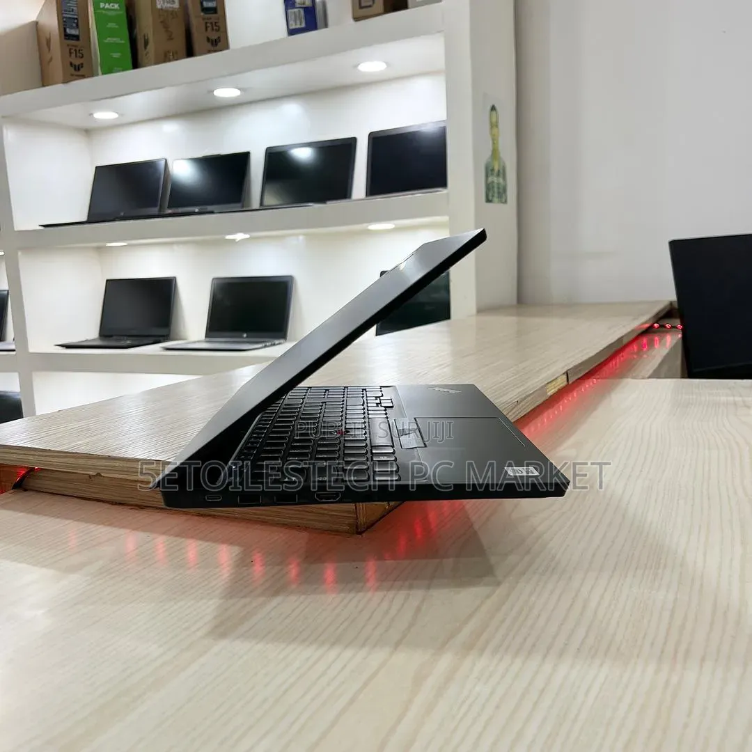 Nouveau Lenovo ThinkPad E15 8GB Intel Core i5 SSD 256GB