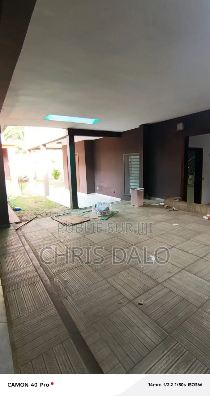 5chbre Duplex dans Dalo Davy Chris, Cocody à Louer