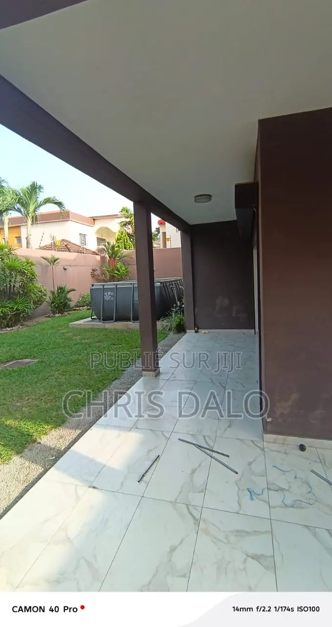 5chbre Duplex dans Dalo Davy Chris, Cocody à Louer