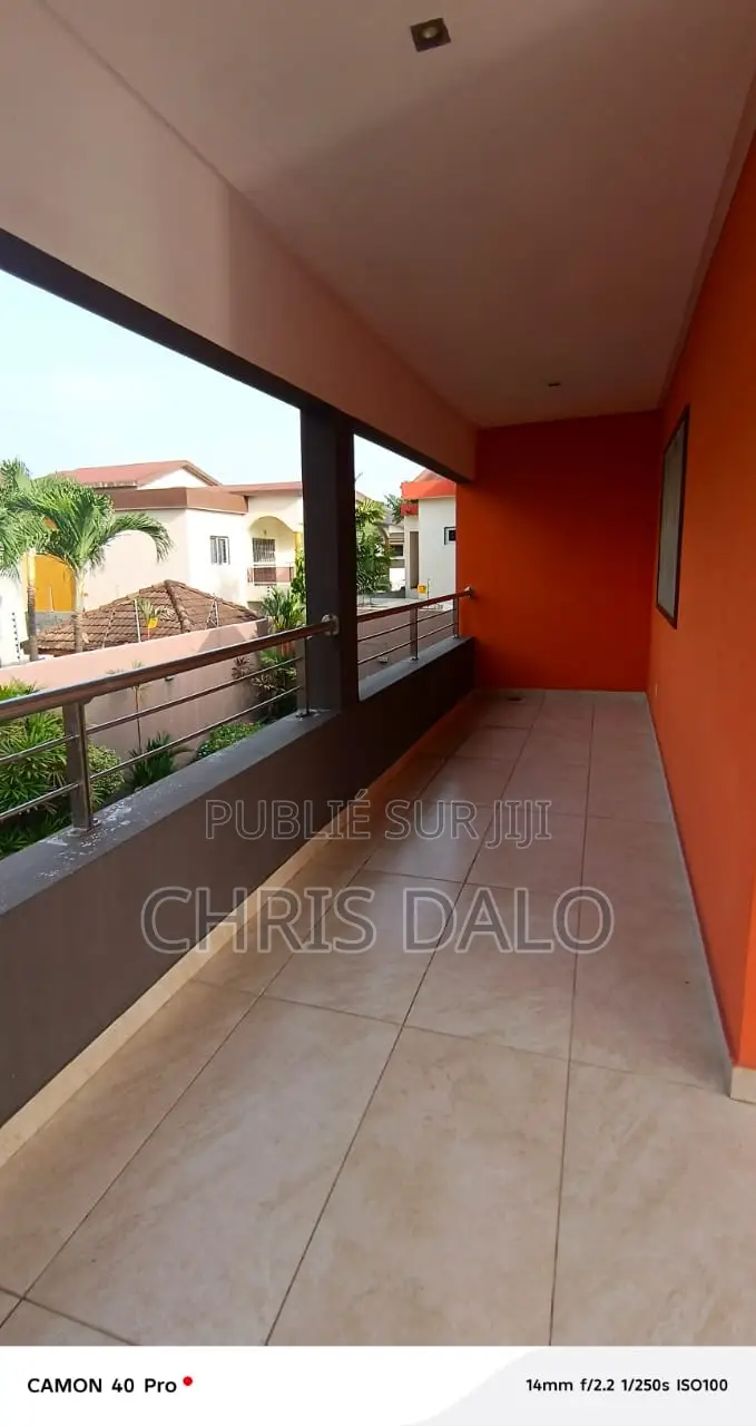 5chbre Duplex dans Dalo Davy Chris, Cocody à Louer