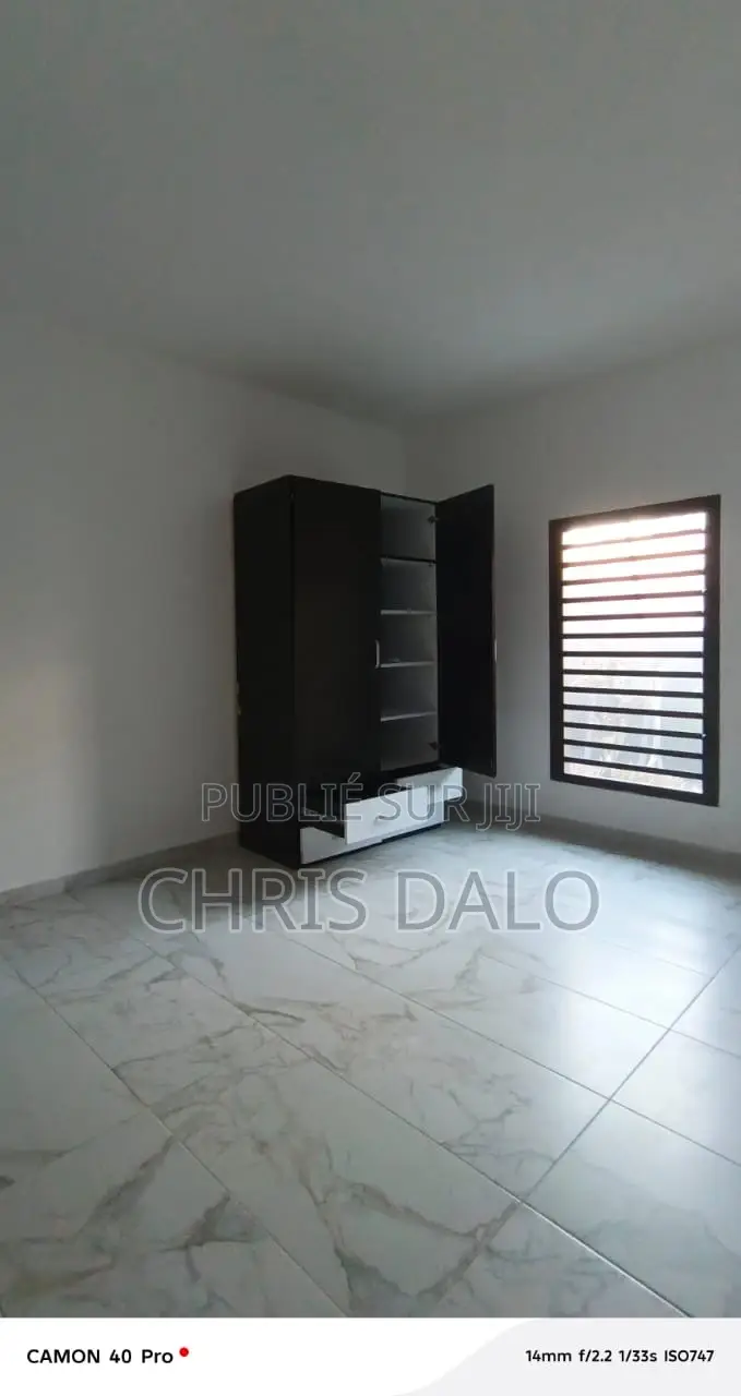 5chbre Duplex dans Dalo Davy Chris, Cocody à Louer