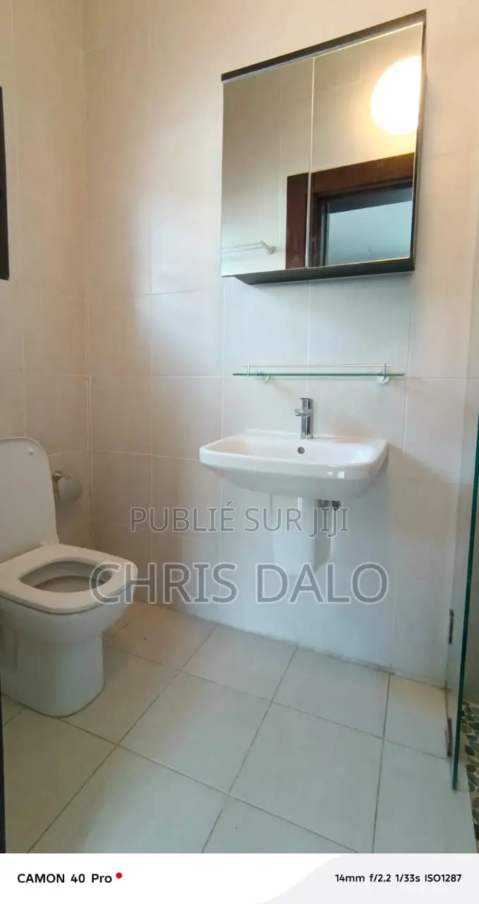 5chbre Duplex dans Dalo Davy Chris, Cocody à Louer