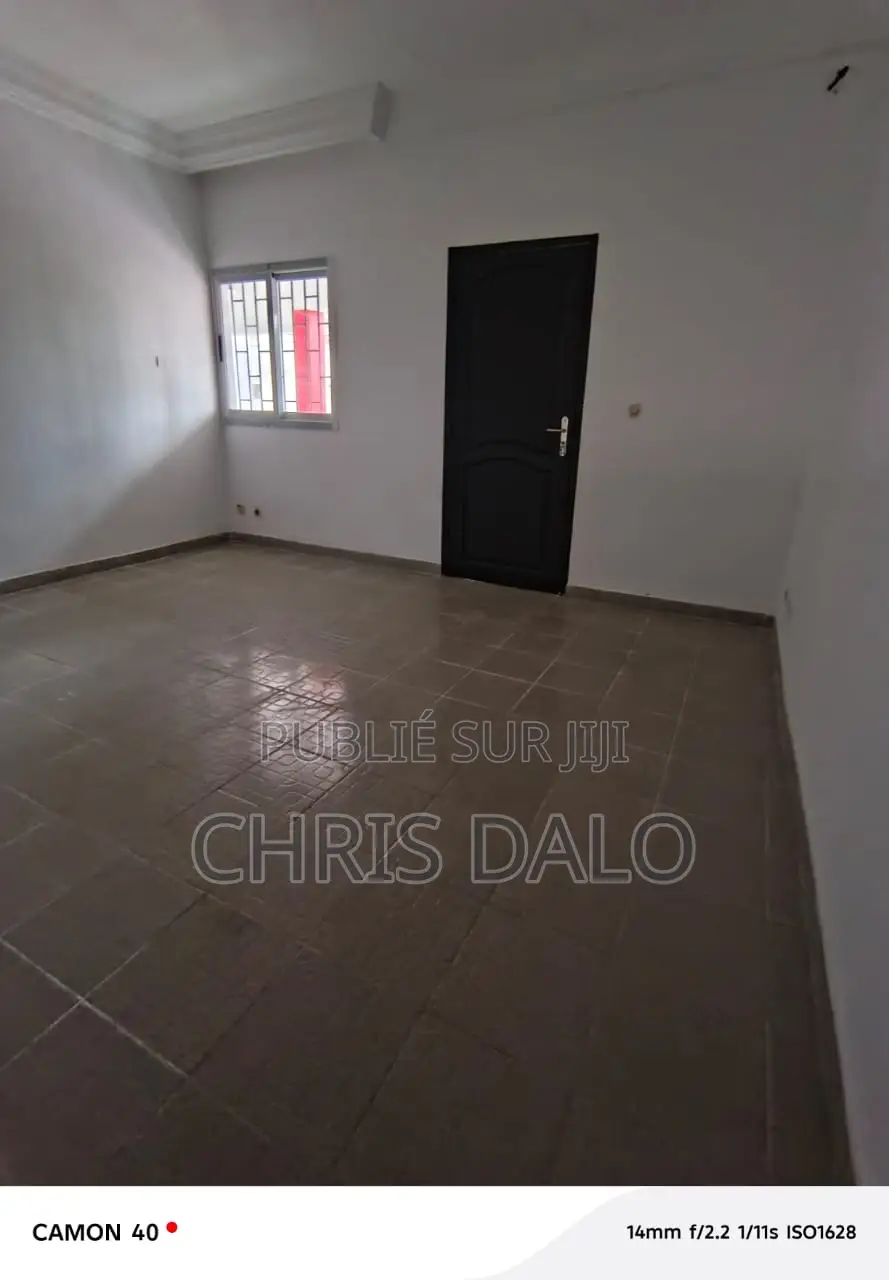 8chbre Duplex dans Dalo Davy Chris, Cocody à Louer