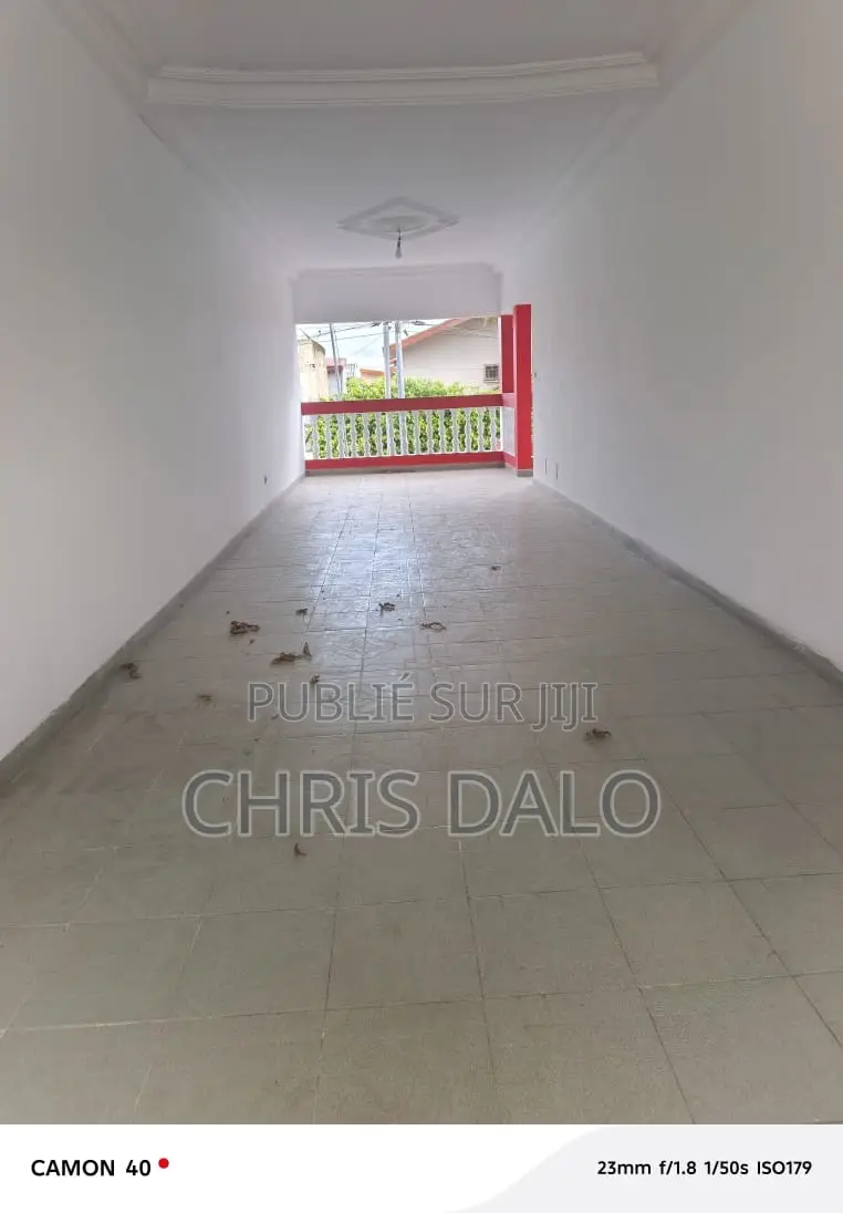 8chbre Duplex dans Dalo Davy Chris, Cocody à Louer