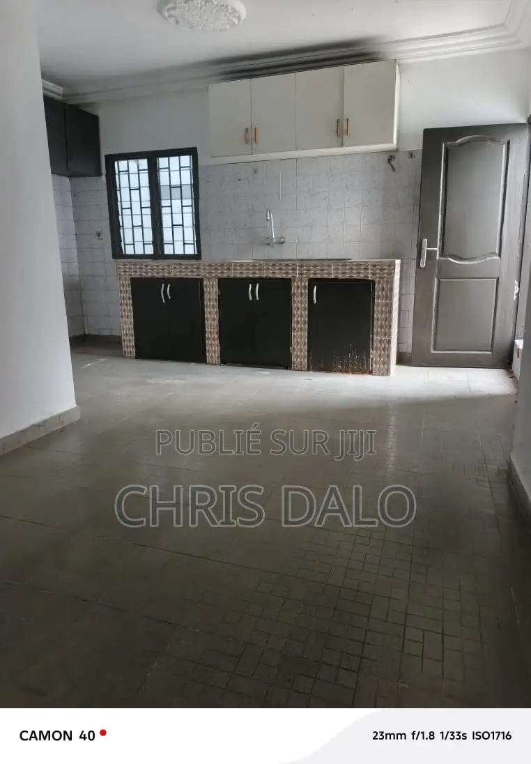 8chbre Duplex dans Dalo Davy Chris, Cocody à Louer