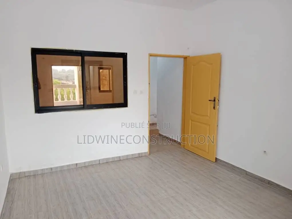 1chbre Appartement dans Cocody à Louer