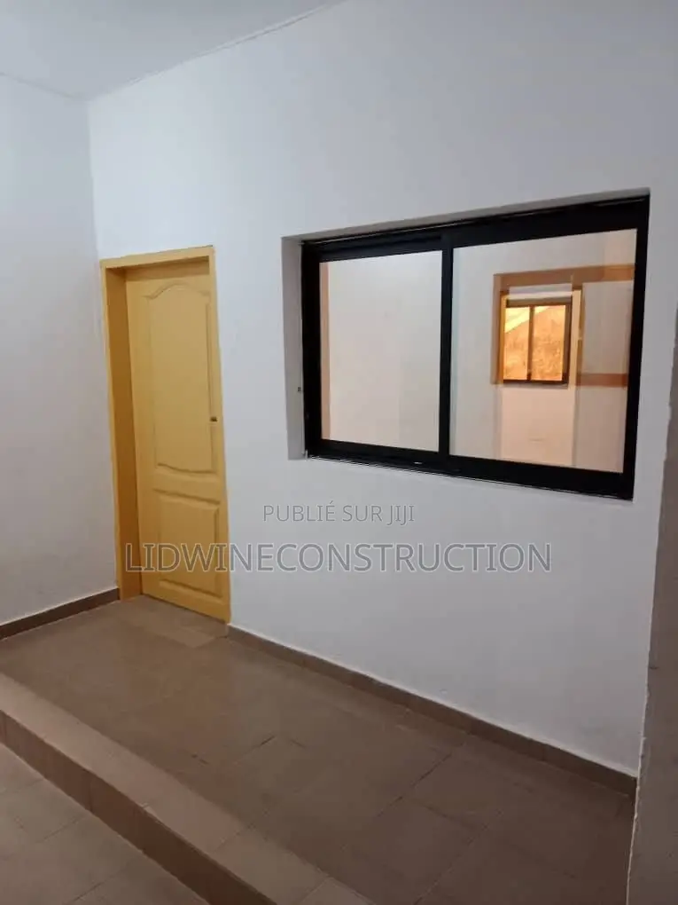 1chbre Appartement dans Cocody à Louer