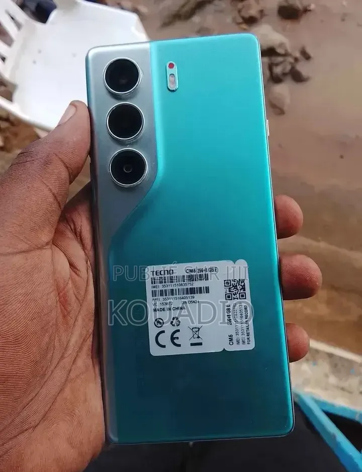 Nouveau Tecno Camon 40 256 GB Bleu