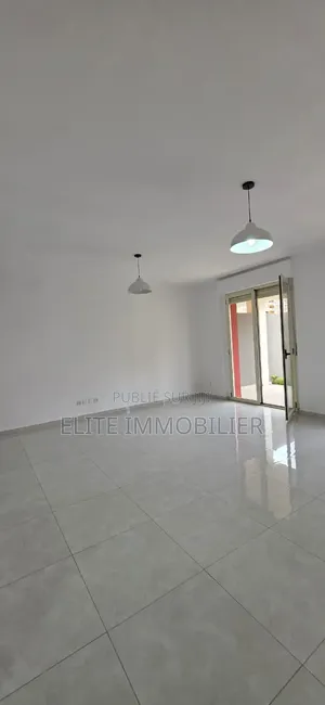 4chbre Villa dans Cité Italie 2, Grand-Bassam à Louer