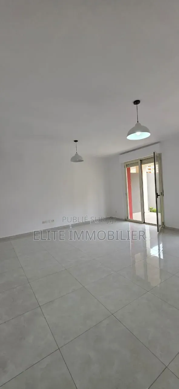 4chbre Villa dans Cité Italie 2, Grand-Bassam à Louer