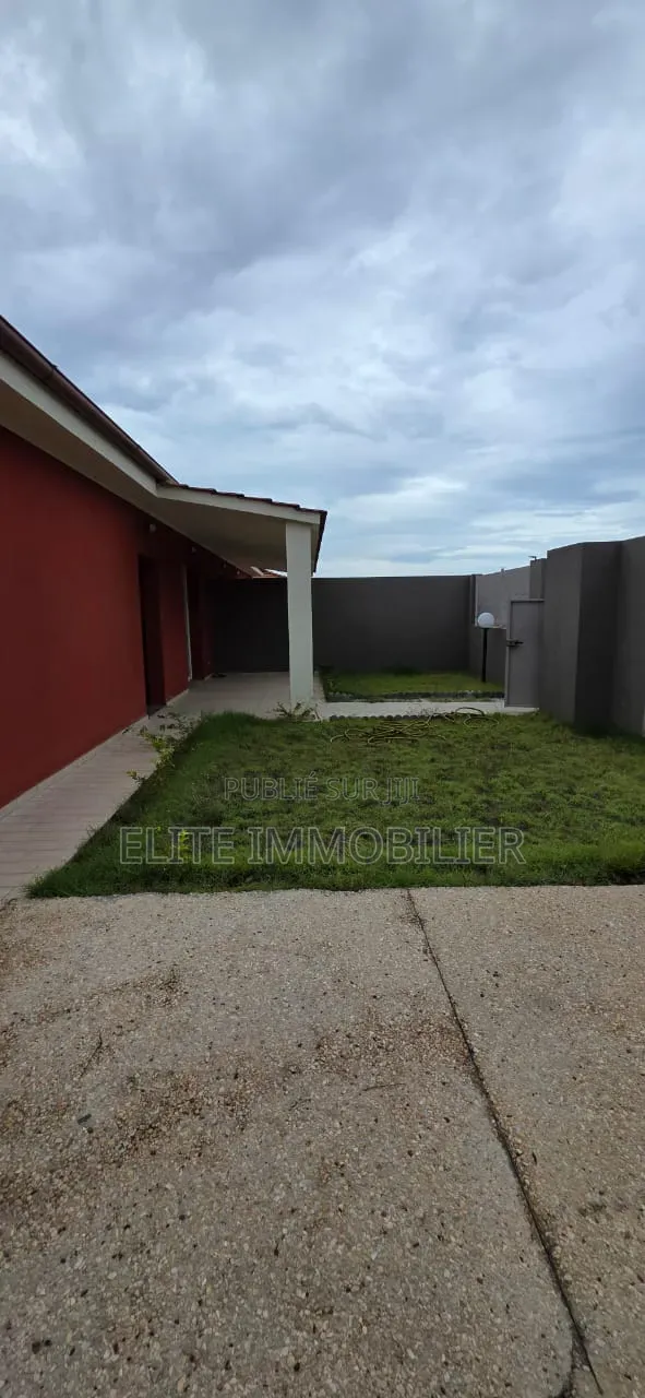 4chbre Villa dans Cité Italie 2, Grand-Bassam à Louer
