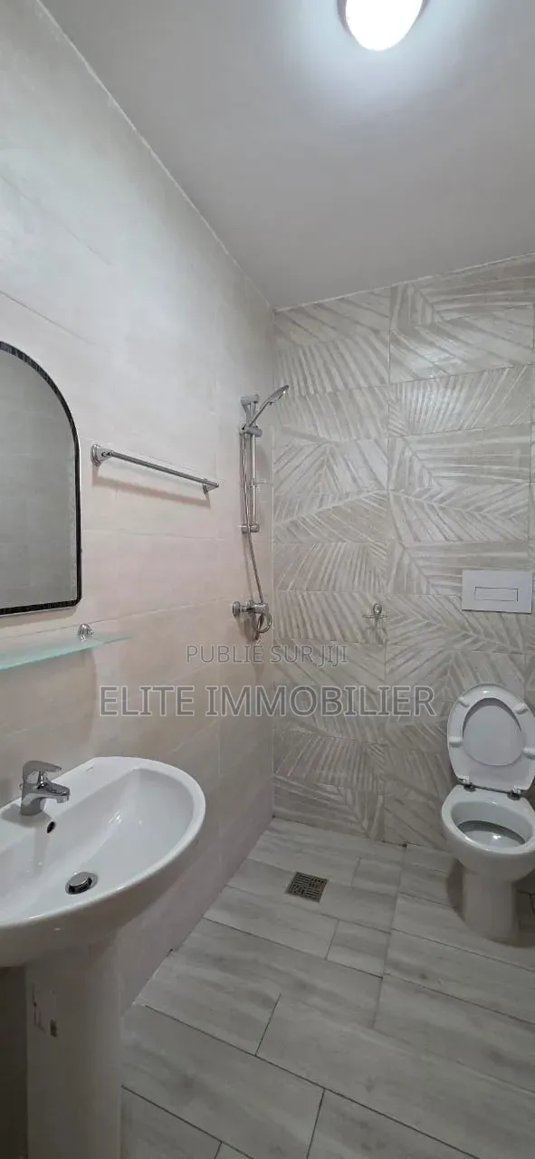 4chbre Villa dans Cité Italie 2, Grand-Bassam à Louer