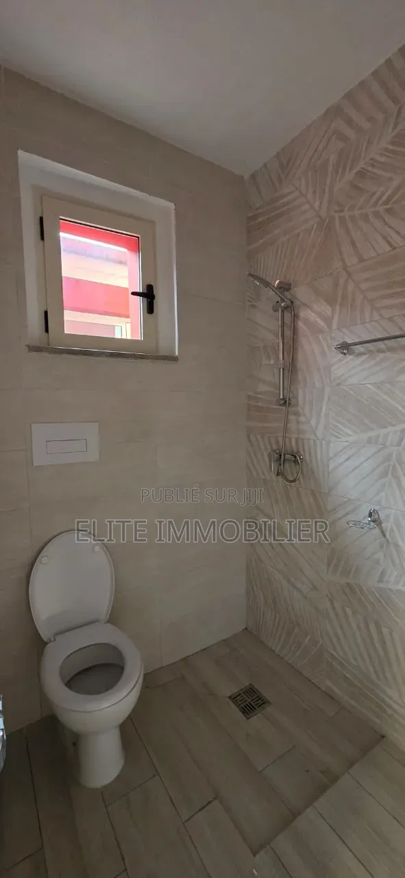 4chbre Villa dans Cité Italie 2, Grand-Bassam à Louer