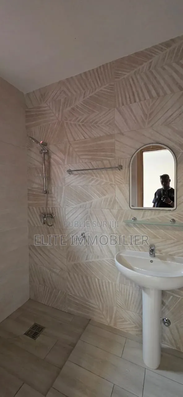 4chbre Villa dans Cité Italie 2, Grand-Bassam à Louer