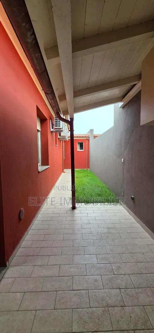 4chbre Villa dans Cité Italie 2, Grand-Bassam à Louer