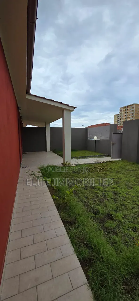 4chbre Villa dans Cité Italie 2, Grand-Bassam à Louer