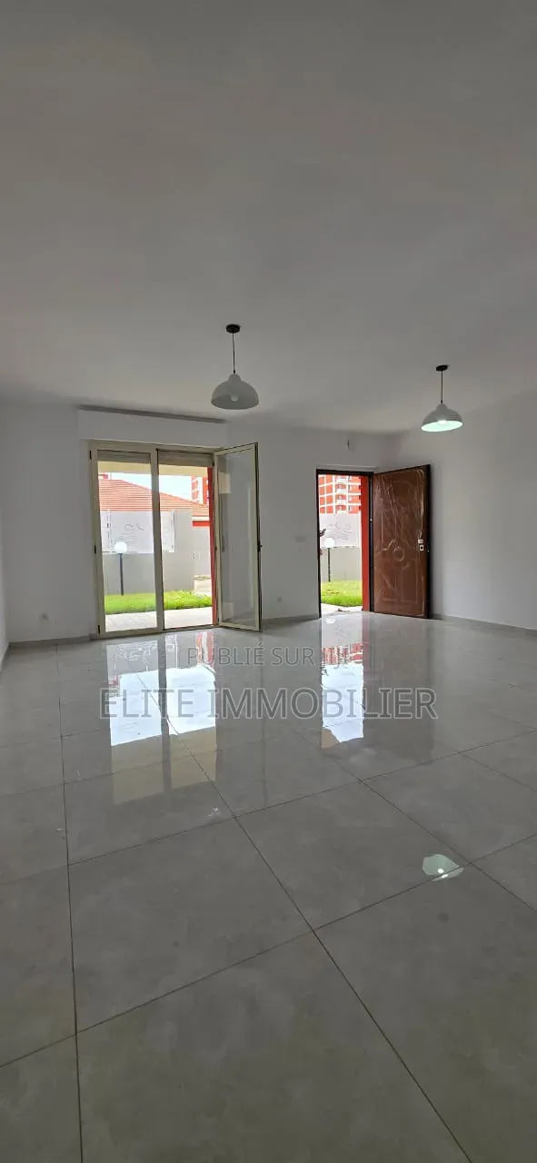 4chbre Villa dans Cité Italie 2, Grand-Bassam à Louer