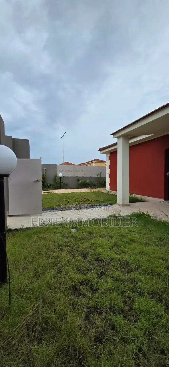 4chbre Villa dans Cité Italie 2, Grand-Bassam à Louer