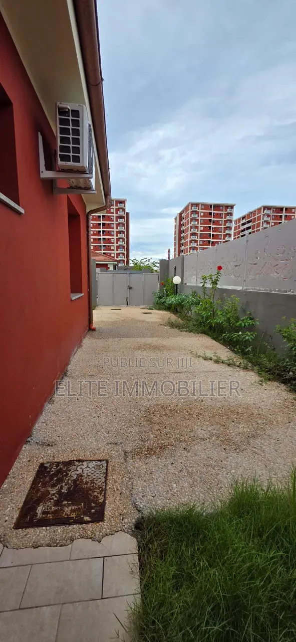 4chbre Villa dans Cité Italie 2, Grand-Bassam à Louer