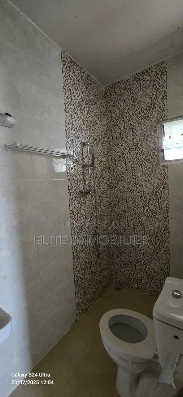 3chbre Villa dans Modeste, Grand-Bassam à Vendre