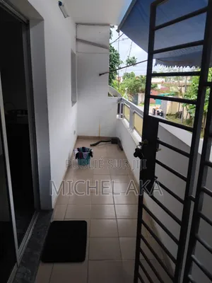 1chbre Appartement dans 2 Pièces, Deux Plateaux à Louer