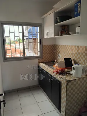1chbre Appartement dans 2 Pièces, Deux Plateaux à Louer