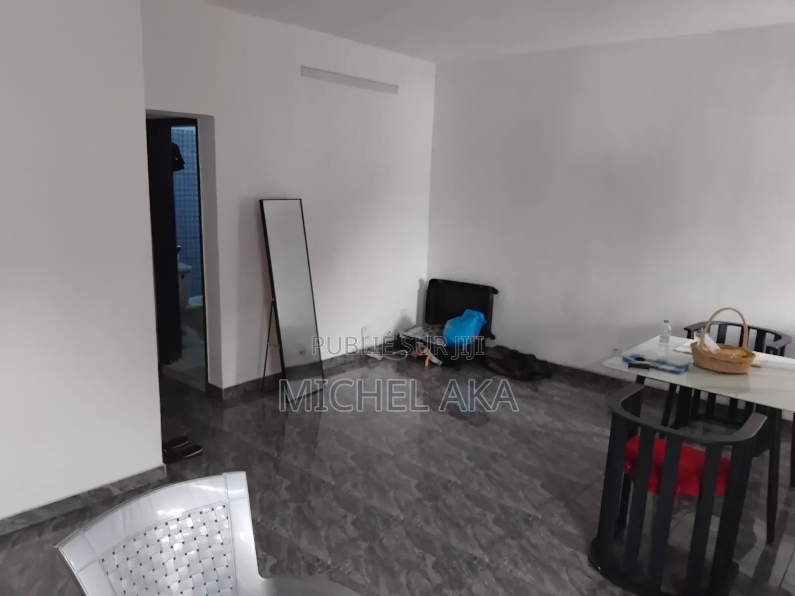 1chbre Appartement dans 2 Pièces, Deux Plateaux à Louer