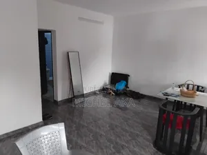 1chbre Appartement dans 2 Pièces, Deux Plateaux à Louer
