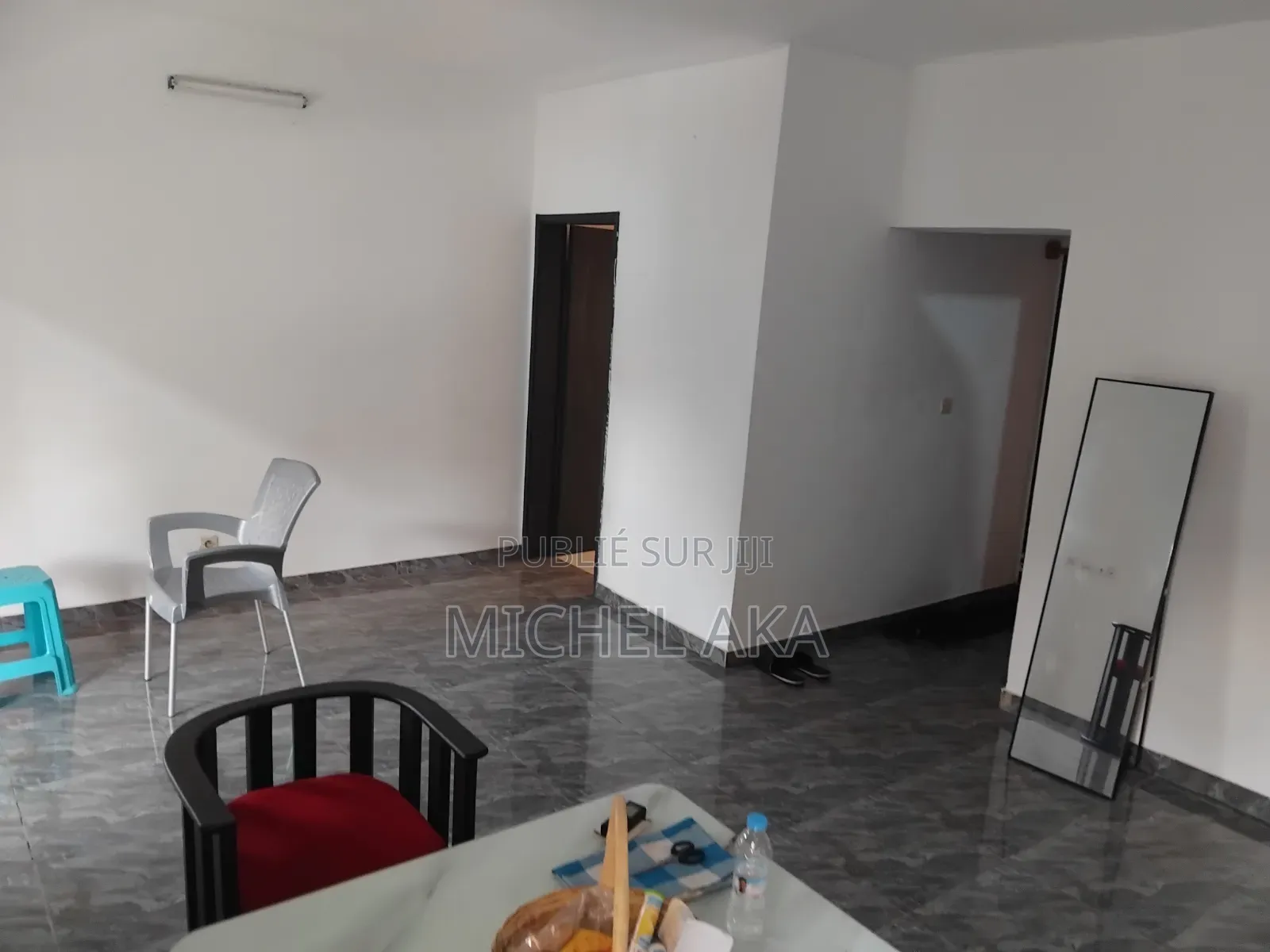 1chbre Appartement dans 2 Pièces, Deux Plateaux à Louer
