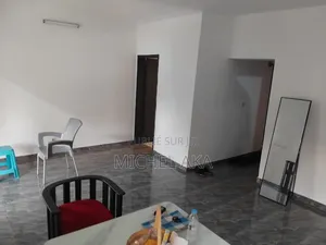 1chbre Appartement dans 2 Pièces, Deux Plateaux à Louer