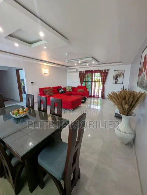 Meublé 5chbre Duplex dans Modeste, Grand-Bassam à Vendre