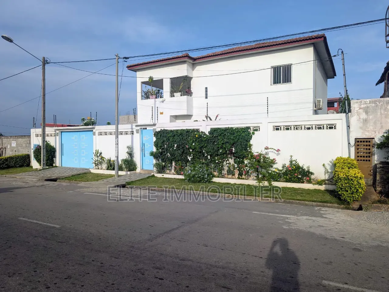 Meublé 5chbre Duplex dans Modeste, Grand-Bassam à Vendre