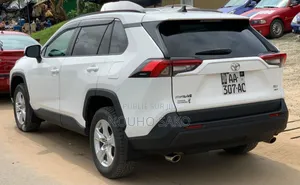 Toyota RAV4 2021 Blanc