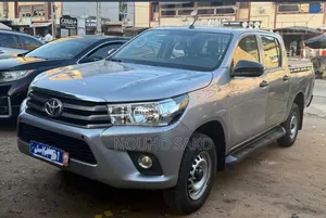 Toyota Hilux 2022 Gris