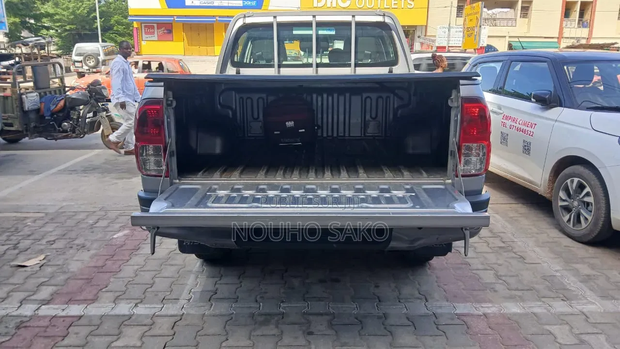 Toyota Hilux 2022 Gris