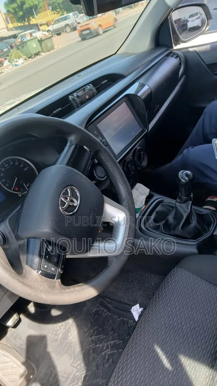 Toyota Hilux 2022 Gris