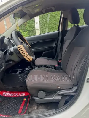 Mitsubishi Spacestar 2016 Blanc