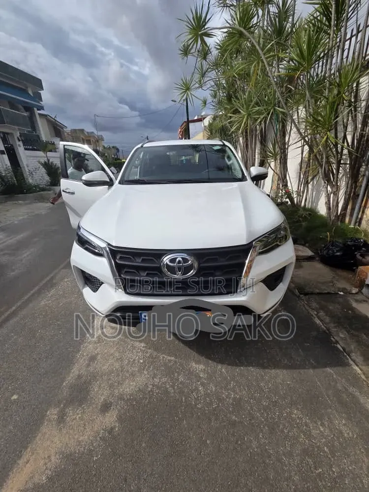 Toyota Fortuner 2022 Blanc